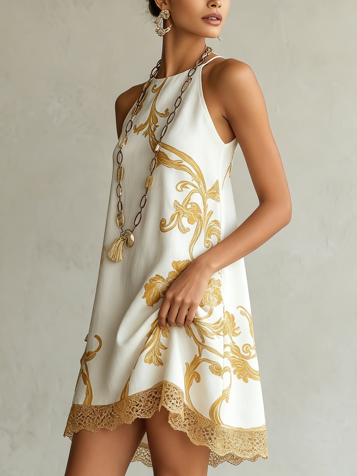 Héloïse | Mini-jurk van witte kant met gouden motieven