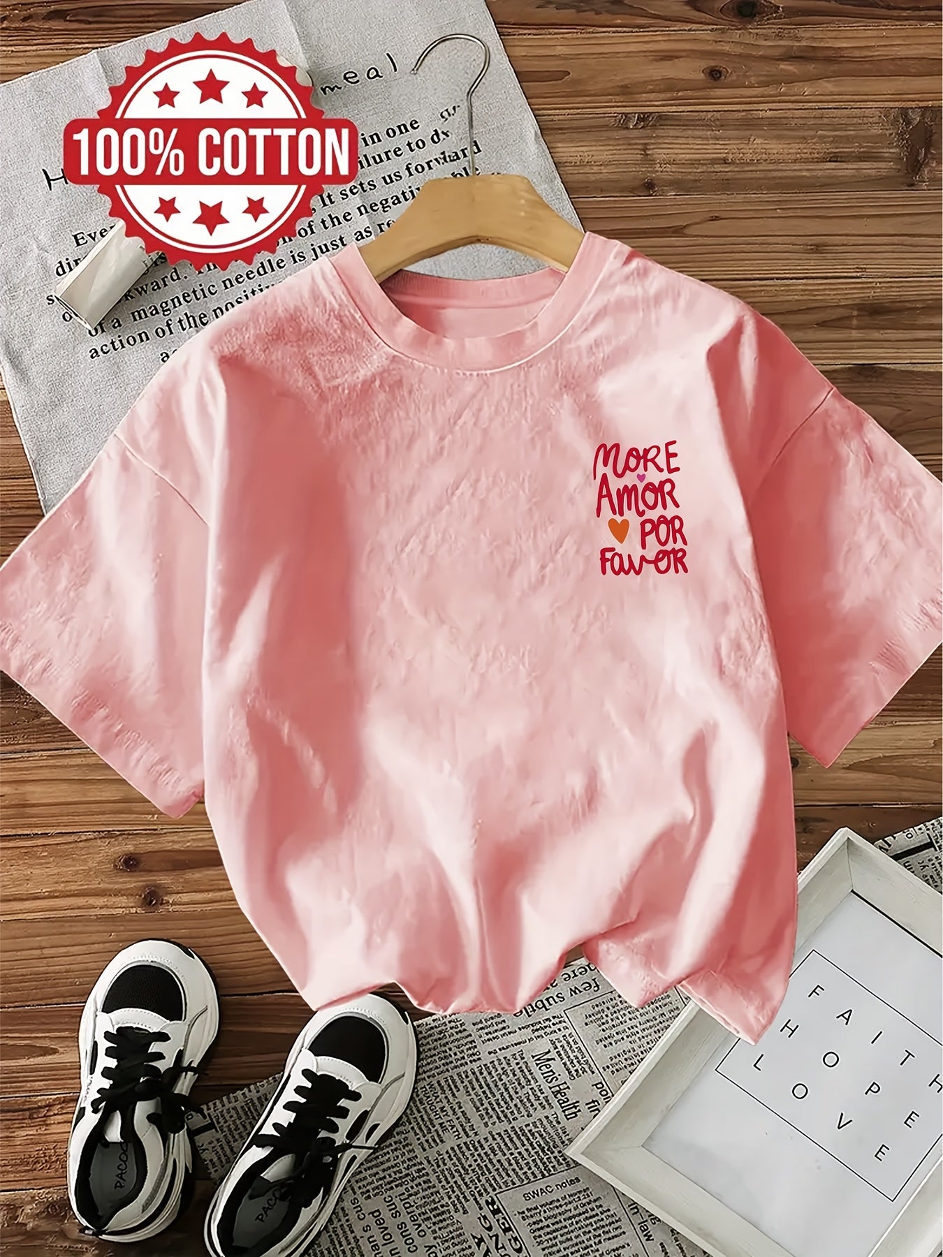 Amora™ — Lichtroze T-shirt met Positieve Quotes