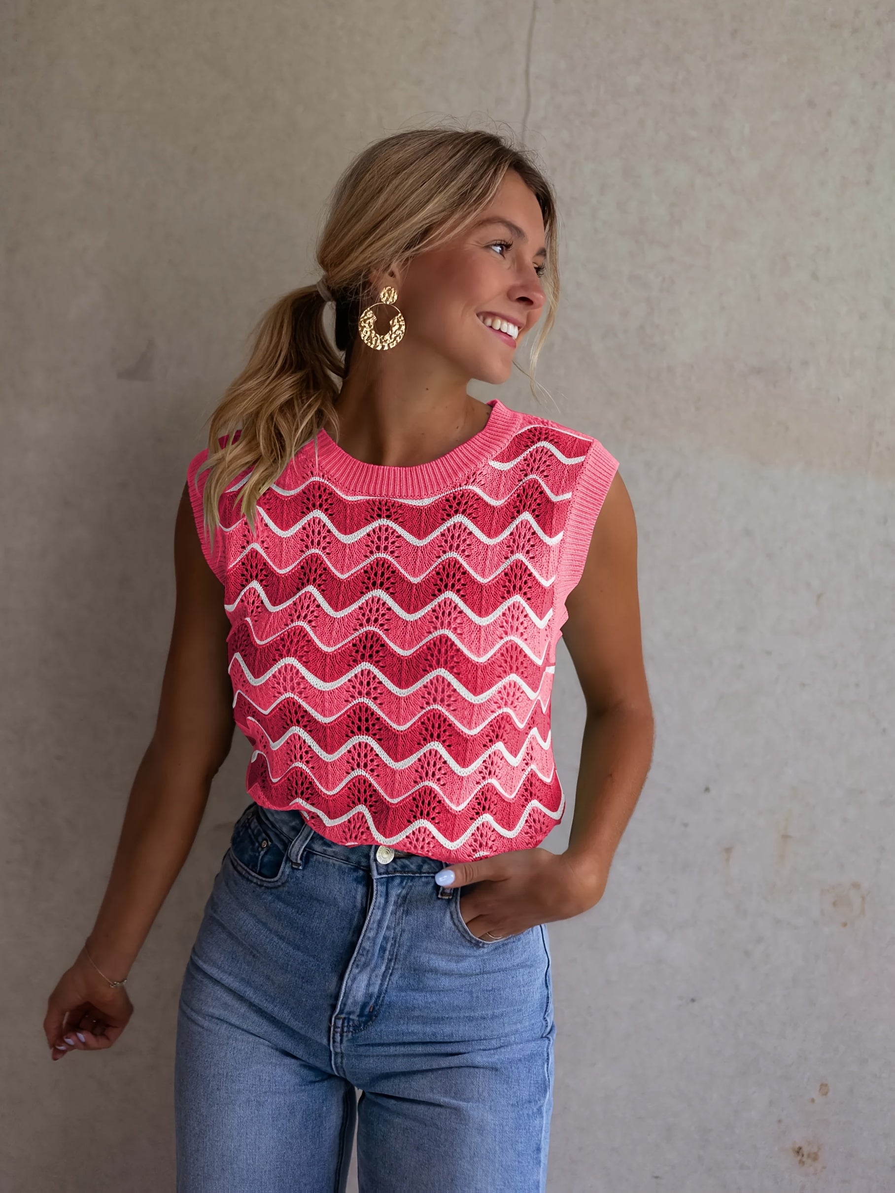 Véronique™ — Mouwloos Kabelgebreid Vest met Contrasterende Halslijn