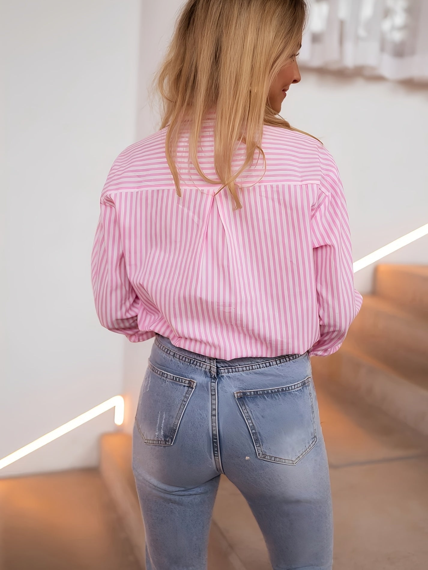 Clarisse™ — Gestreepte Blouse met Cardigankraag en Knoopsluiting