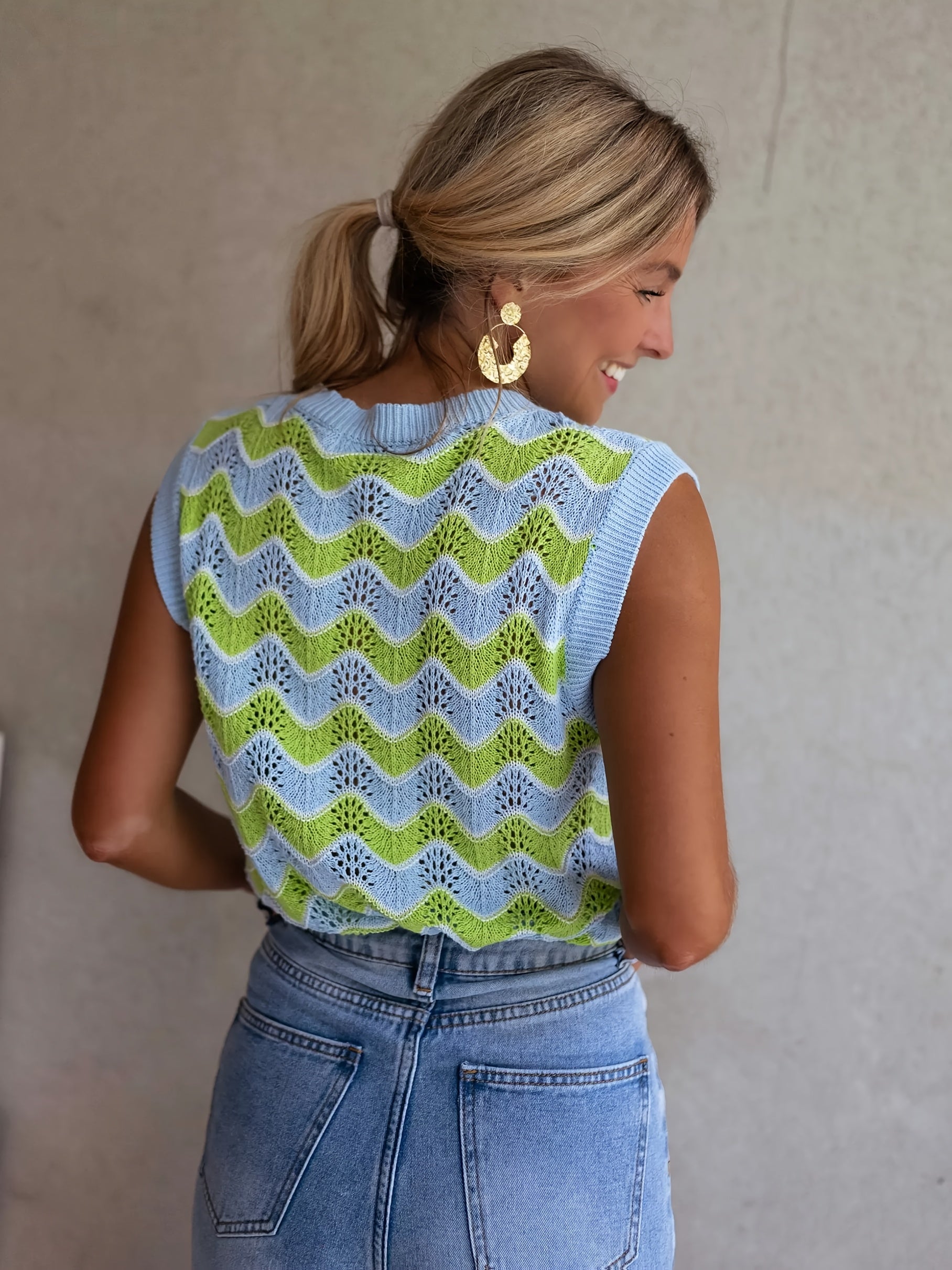 Véronique™ — Mouwloos Kabelgebreid Vest met Contrasterende Halslijn