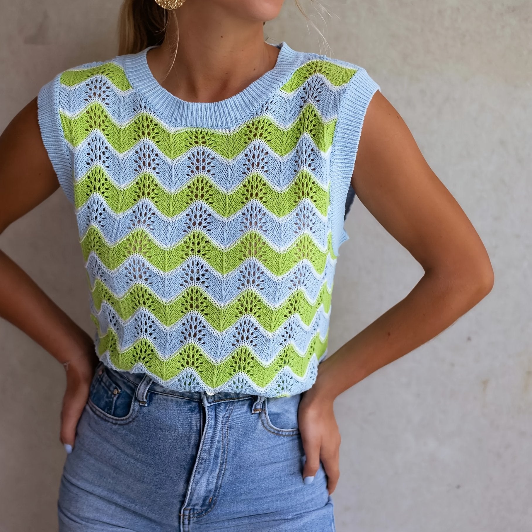 Véronique™ — Mouwloos Kabelgebreid Vest met Contrasterende Halslijn