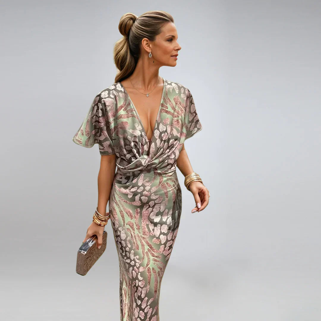 Kelsey™ — Maxijurk met V-hals en Gedraaide Details