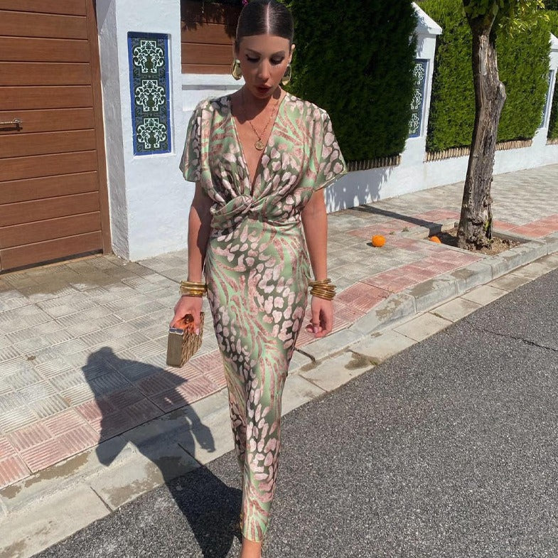 Kelsey™ — Maxijurk met V-hals en Gedraaide Details