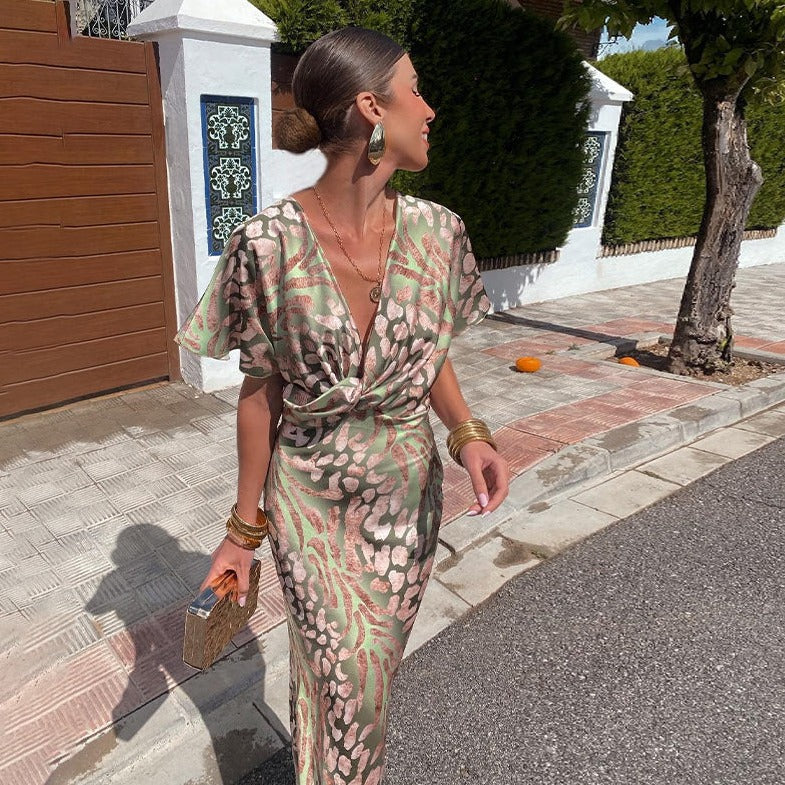 Kelsey™ — Maxijurk met V-hals en Gedraaide Details