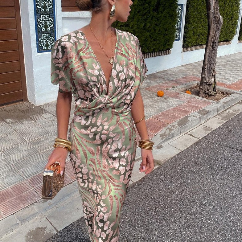 Kelsey™ — Maxijurk met V-hals en Gedraaide Details