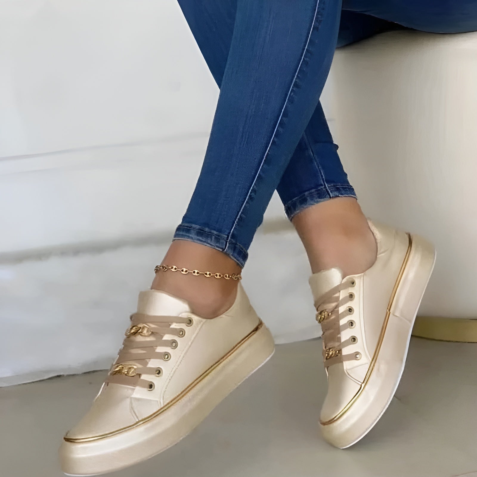 Aveline™ | Comfort Sneakers met Kettingdetail