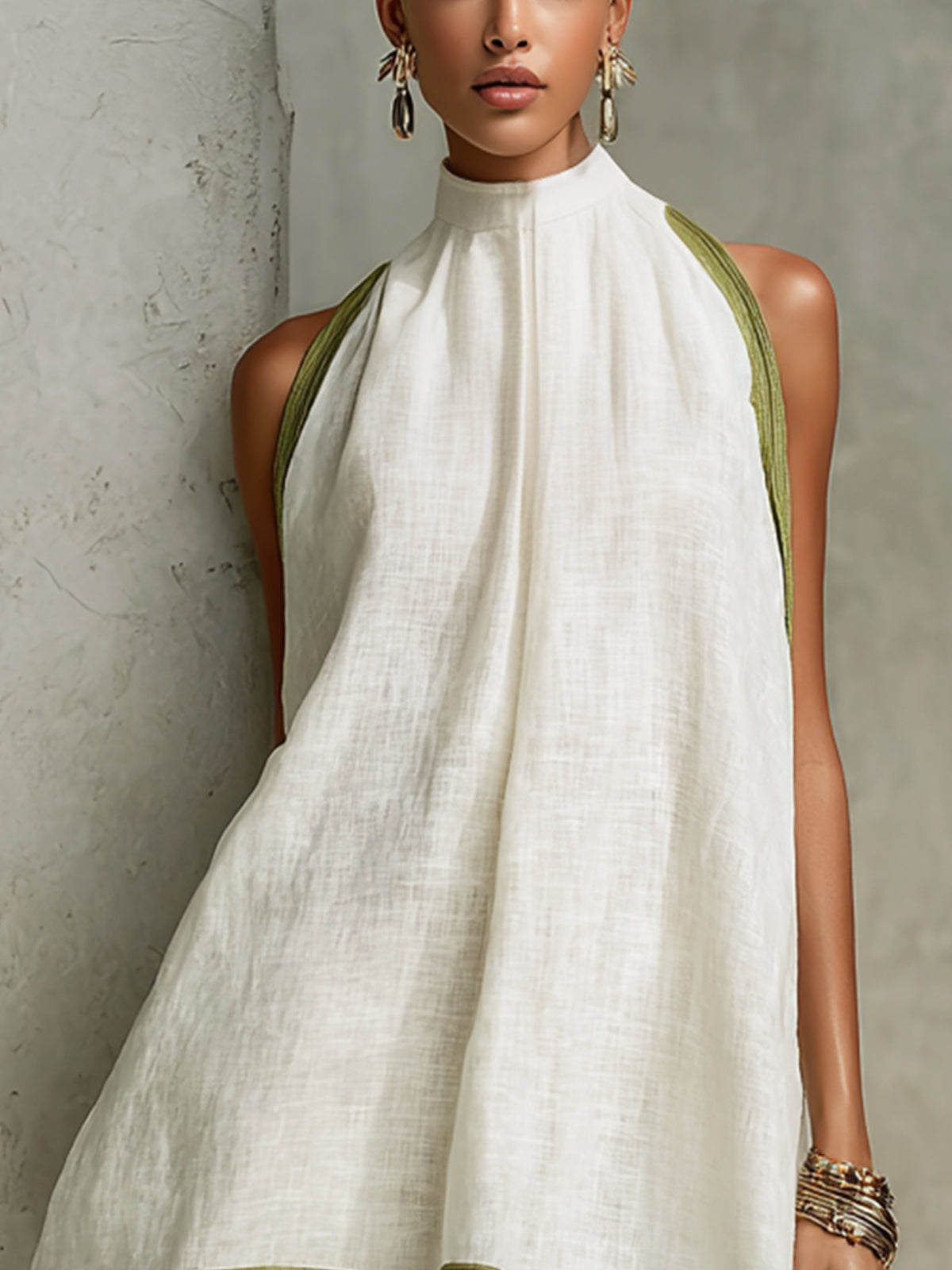 Agathe | Mini-jurk trapeze zonder mouwen in wit en olijfgroen met bloemen