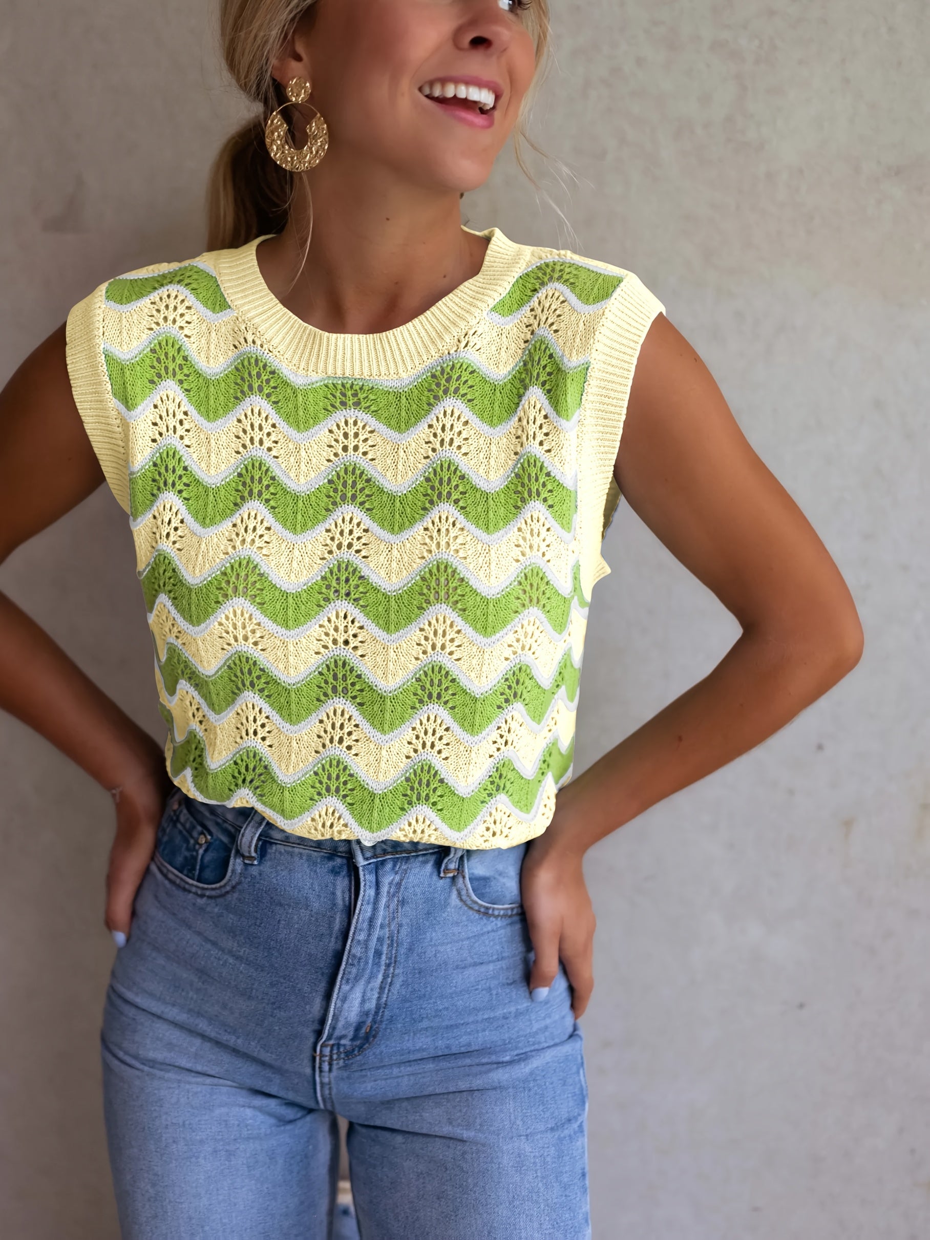 Véronique™ — Mouwloos Kabelgebreid Vest met Contrasterende Halslijn