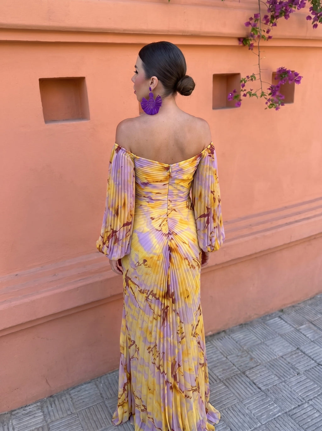 Kristina — elegante jurk met diepe halslijn